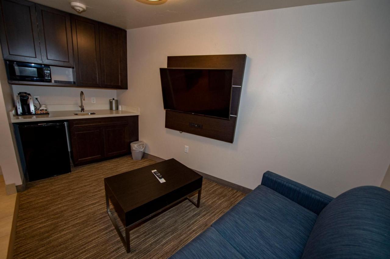 Holiday Inn Express & Suites - Colorado Springs Afa Northgate By Ihg Номер фото