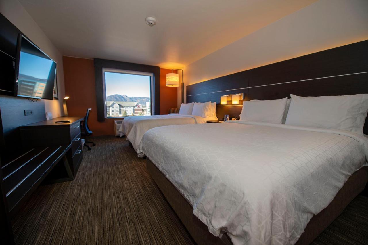 Holiday Inn Express & Suites - Colorado Springs Afa Northgate By Ihg Экстерьер фото