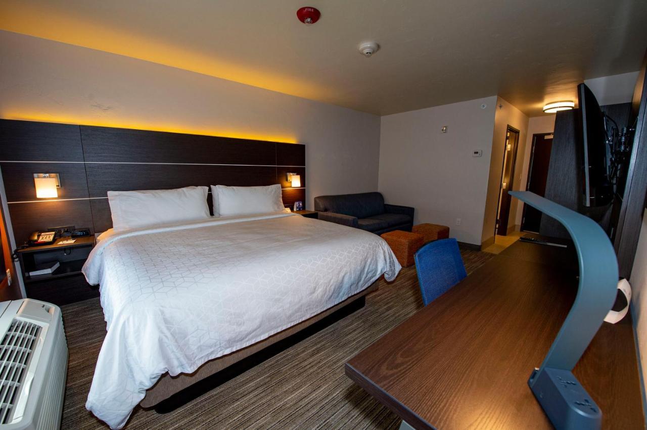 Holiday Inn Express & Suites - Colorado Springs Afa Northgate By Ihg Экстерьер фото