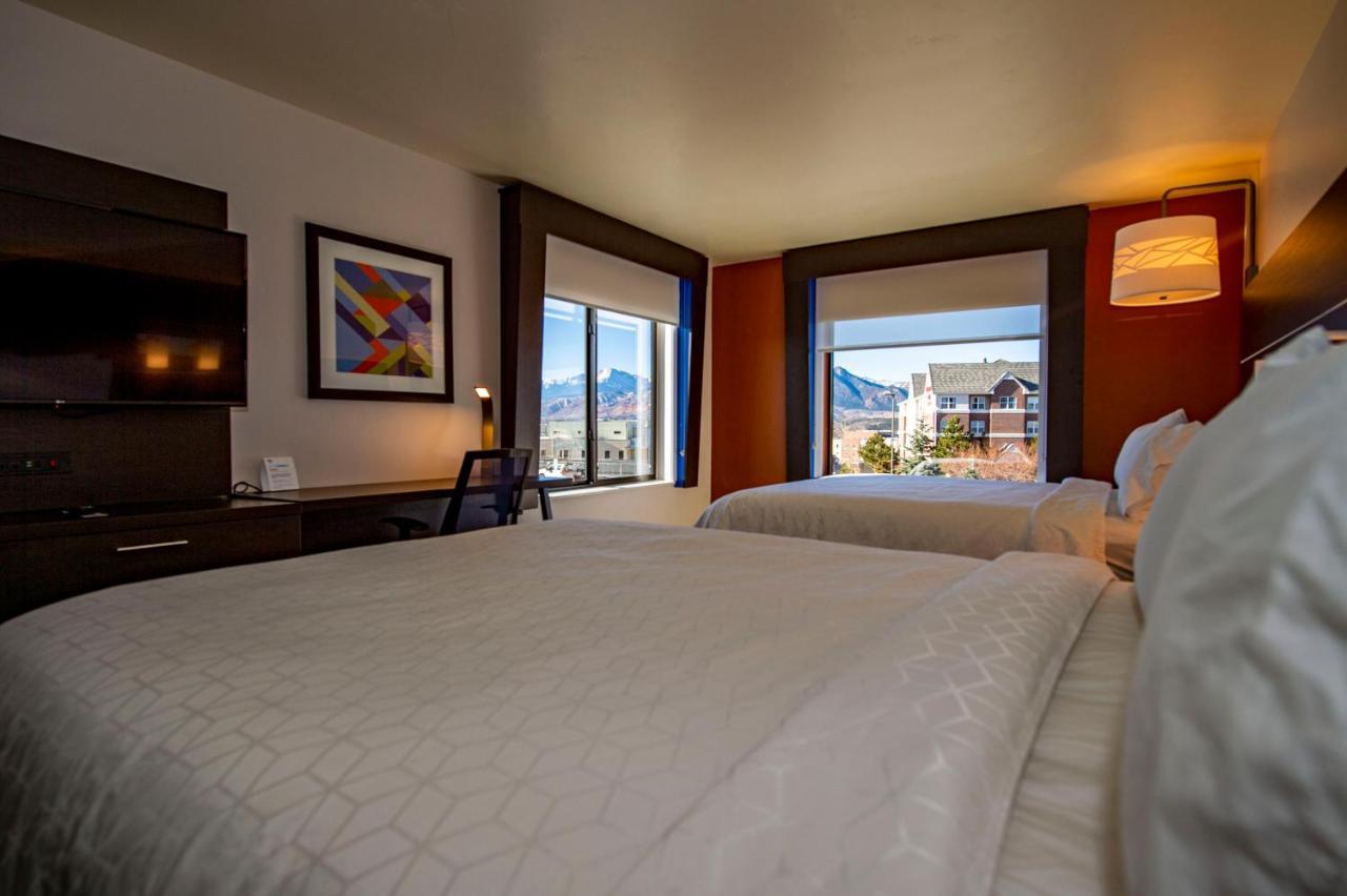 Holiday Inn Express & Suites - Colorado Springs Afa Northgate By Ihg Экстерьер фото