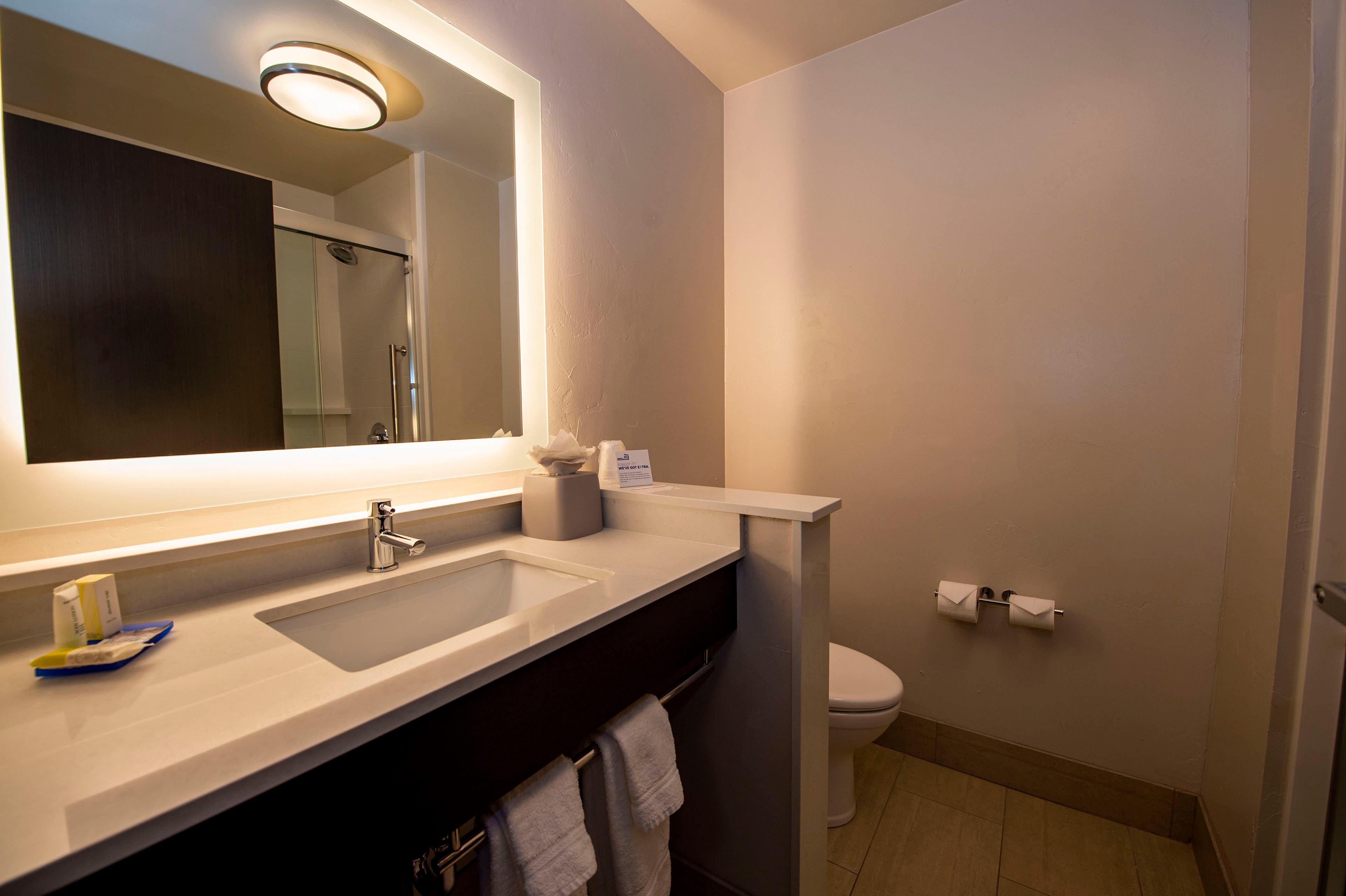 Holiday Inn Express & Suites - Colorado Springs Afa Northgate By Ihg Экстерьер фото