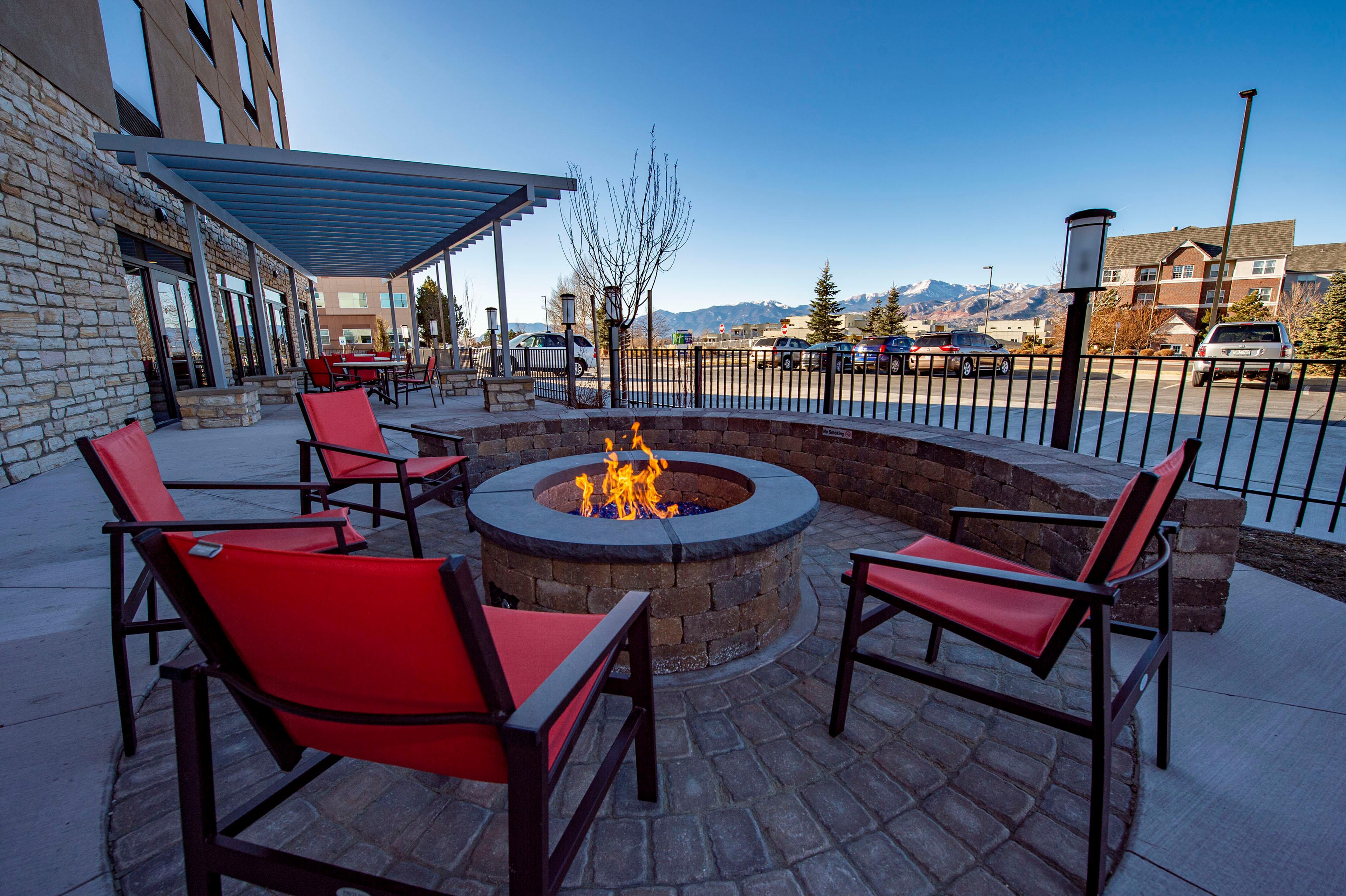 Holiday Inn Express & Suites - Colorado Springs Afa Northgate By Ihg Экстерьер фото