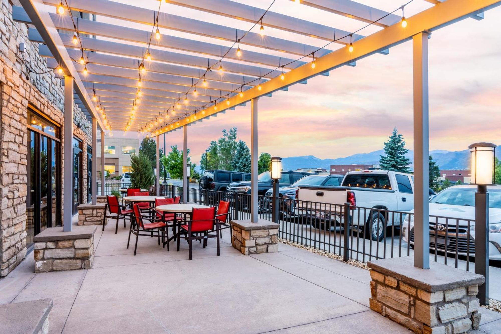Holiday Inn Express & Suites - Colorado Springs Afa Northgate By Ihg Экстерьер фото