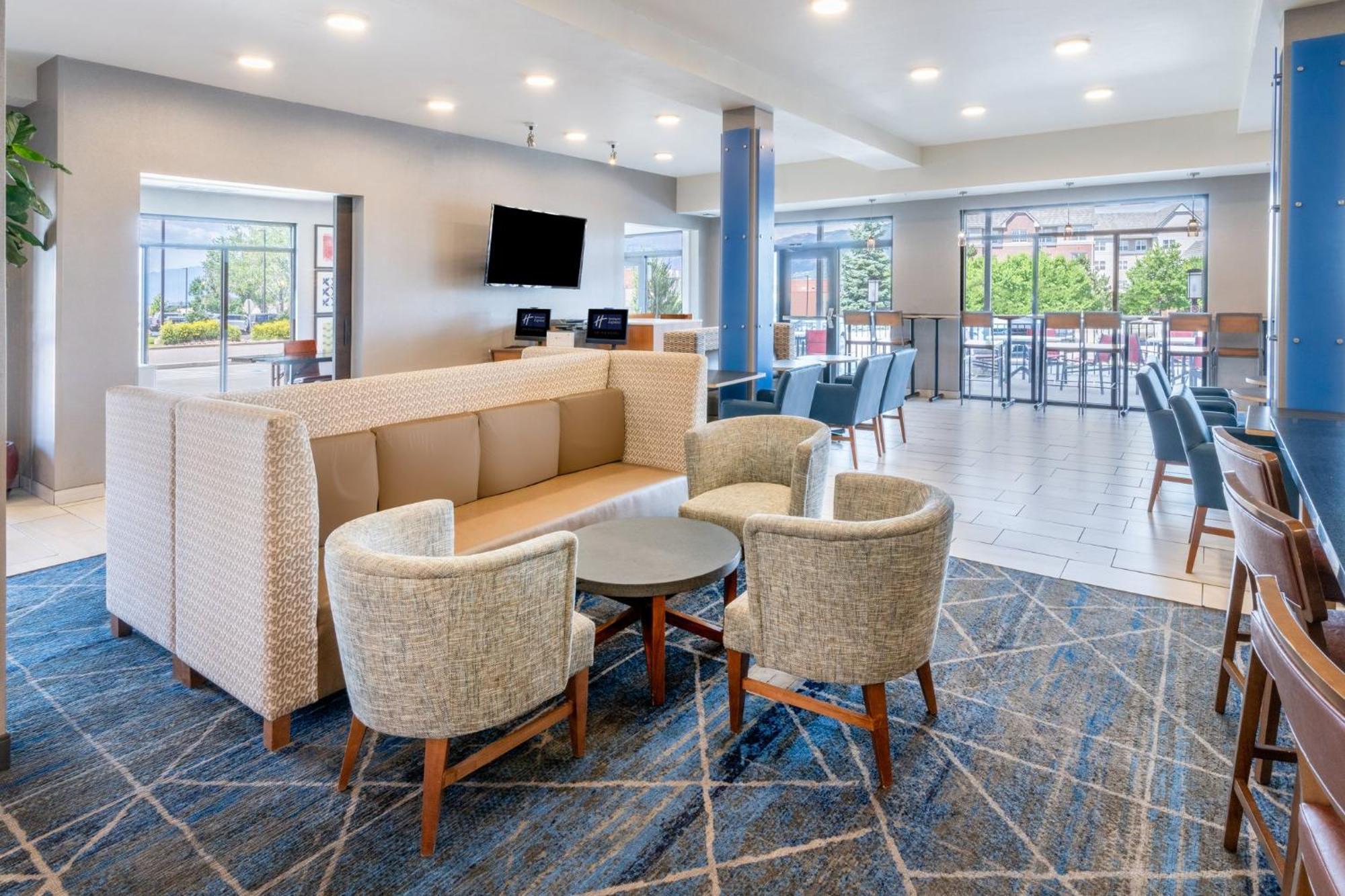 Holiday Inn Express & Suites - Colorado Springs Afa Northgate By Ihg Экстерьер фото