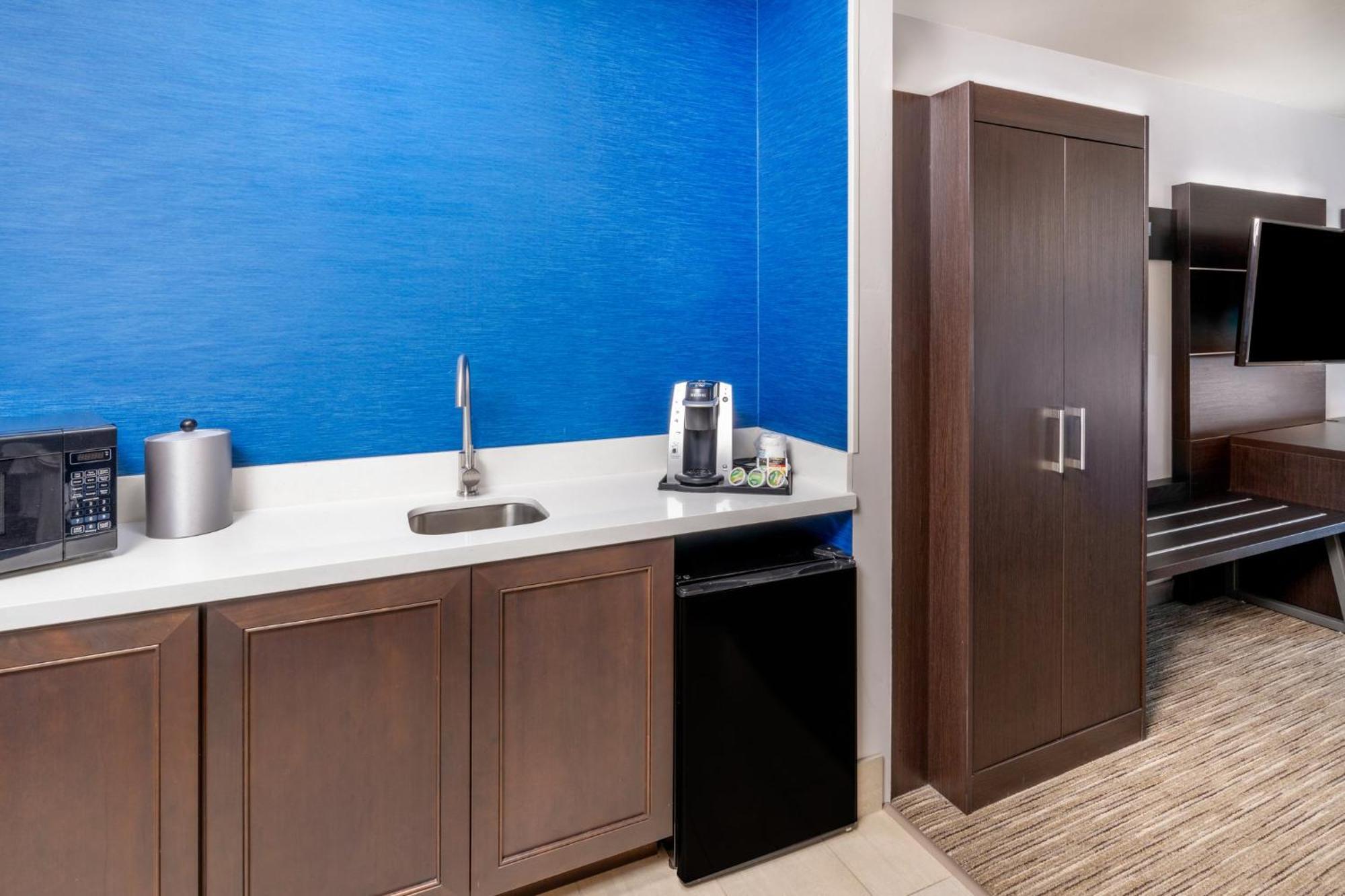 Holiday Inn Express & Suites - Colorado Springs Afa Northgate By Ihg Экстерьер фото
