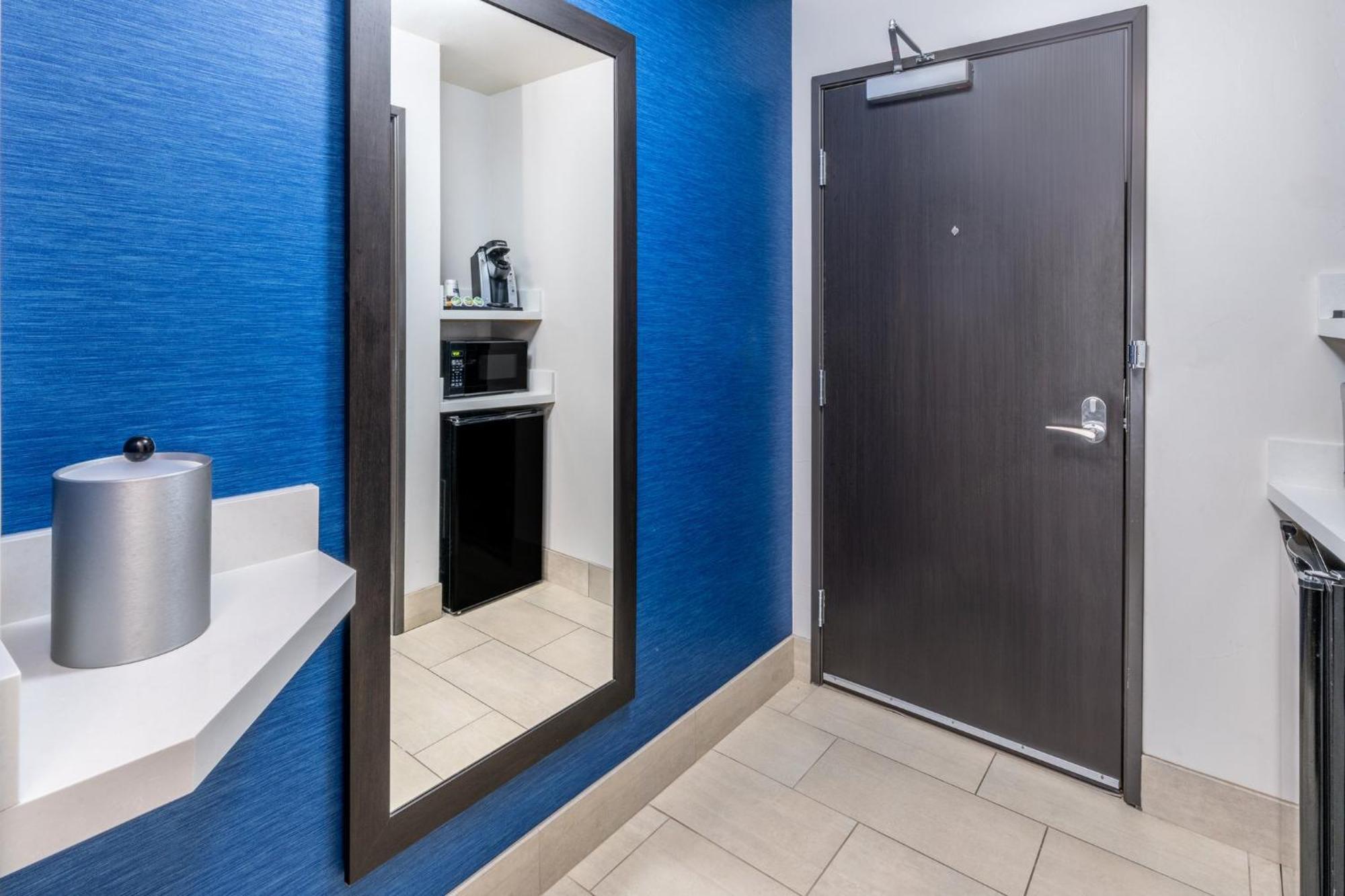 Holiday Inn Express & Suites - Colorado Springs Afa Northgate By Ihg Экстерьер фото