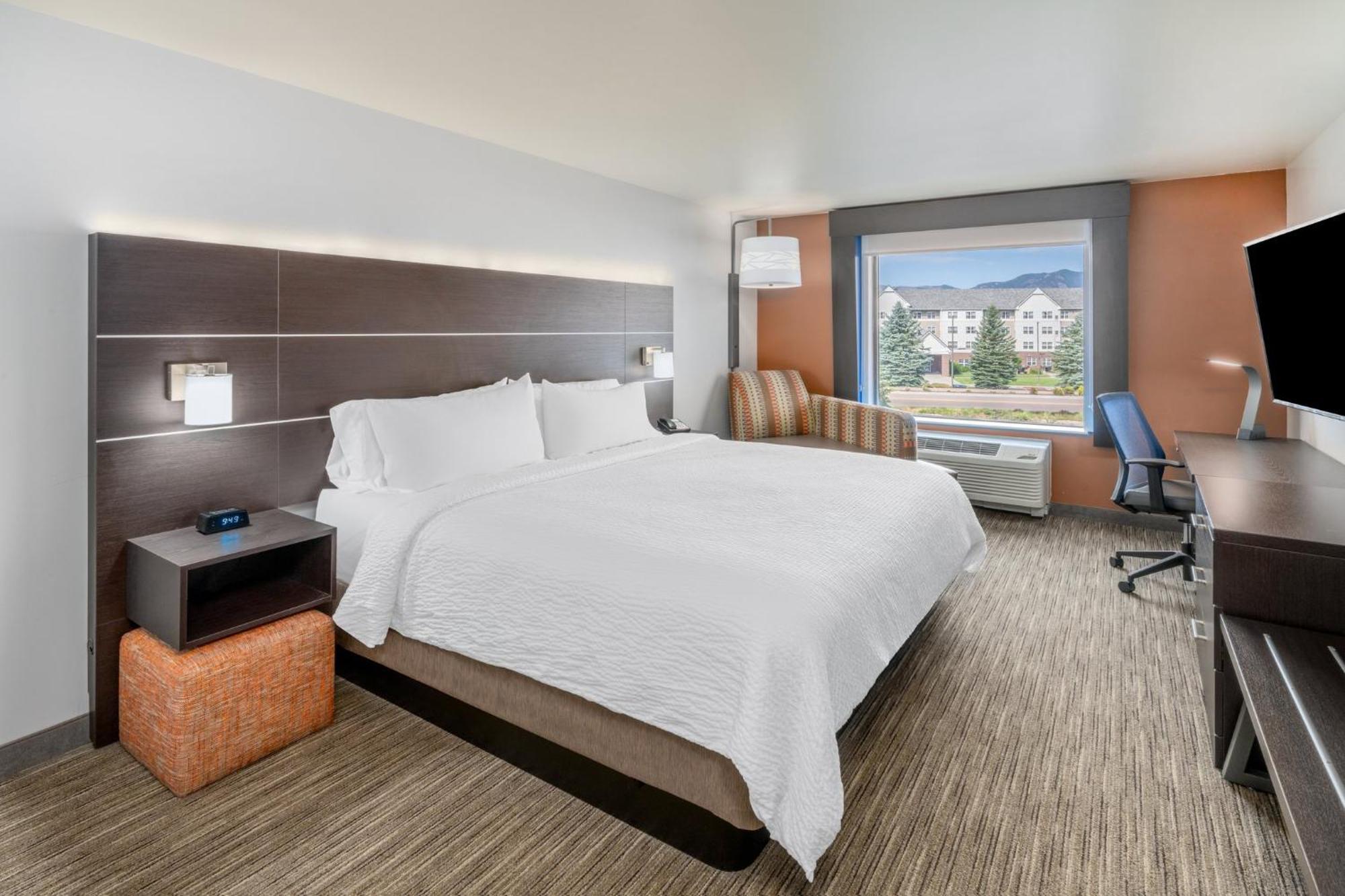 Holiday Inn Express & Suites - Colorado Springs Afa Northgate By Ihg Экстерьер фото