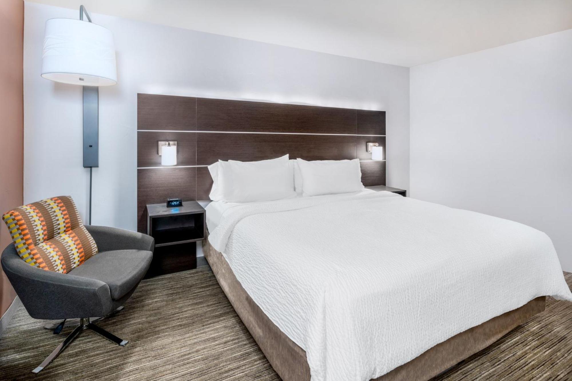 Holiday Inn Express & Suites - Colorado Springs Afa Northgate By Ihg Экстерьер фото